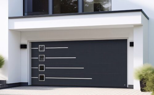 Ryterna garagedeur met vensters en design elementen